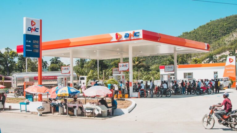 Vers un ajustement à la baisse du prix du carburant, annonce le président haïtien