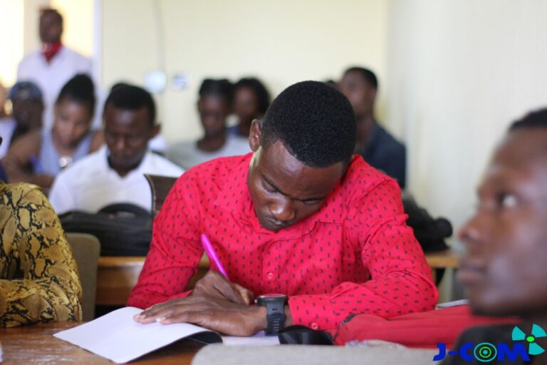 La citoyenneté numérique expliquée aux étudiants de l’Université de Jérémie