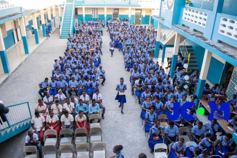 Ak Dlo lan je, elèv Kolèj Sen Lwi rann Mèt Homere Jean Pierre yon dènye omaj