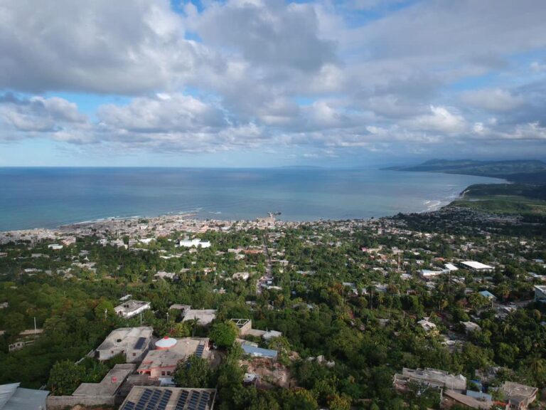 Des dizaines de secousses sismiques secouent sans fin la ville de Jérémie