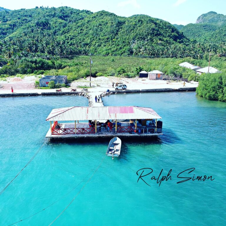 Bato Ameriken ap fouye lanmè vil Koray : Majistra ak Pechè yo ap bay eksplikasyon