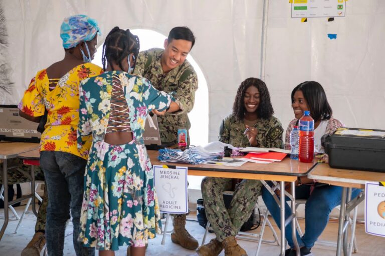 La mission USNS Comfort poursuit son chemin à Jérémie