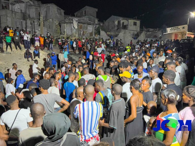 Sainte Hélène pleure le départ des personnes mortes lors du séisme