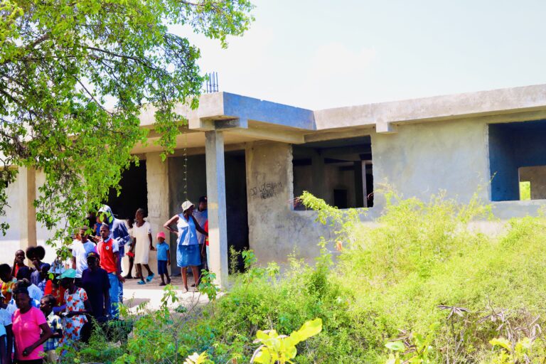 Relancement des travaux du centre de santé d’Anse-à-Maçon après 13 ans d’attente