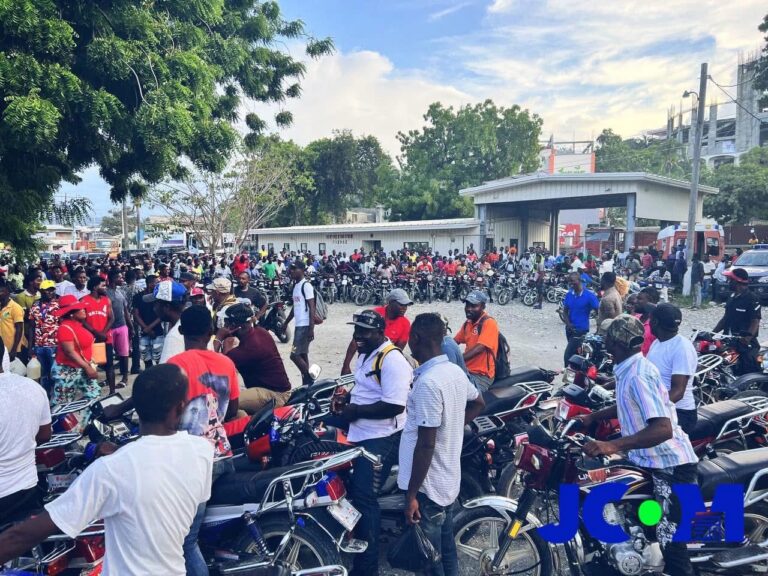 Jeremi : meri a pran mezi strik sou transpò nan vil la