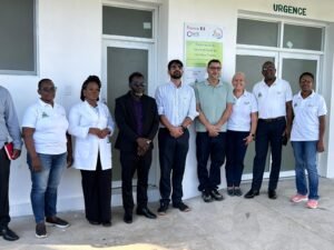 Grand’Anse: l’Ambassade de France et Expertise France en visite au centre de santé de Carrefour-Charles